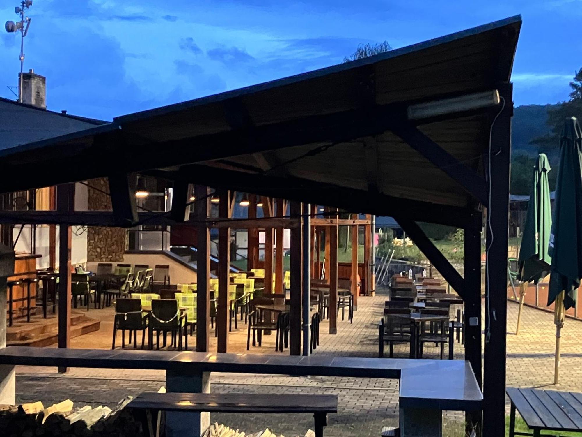 Raj Sportovni A Rekreacni Resort Branzez Knezmost Exterior photo