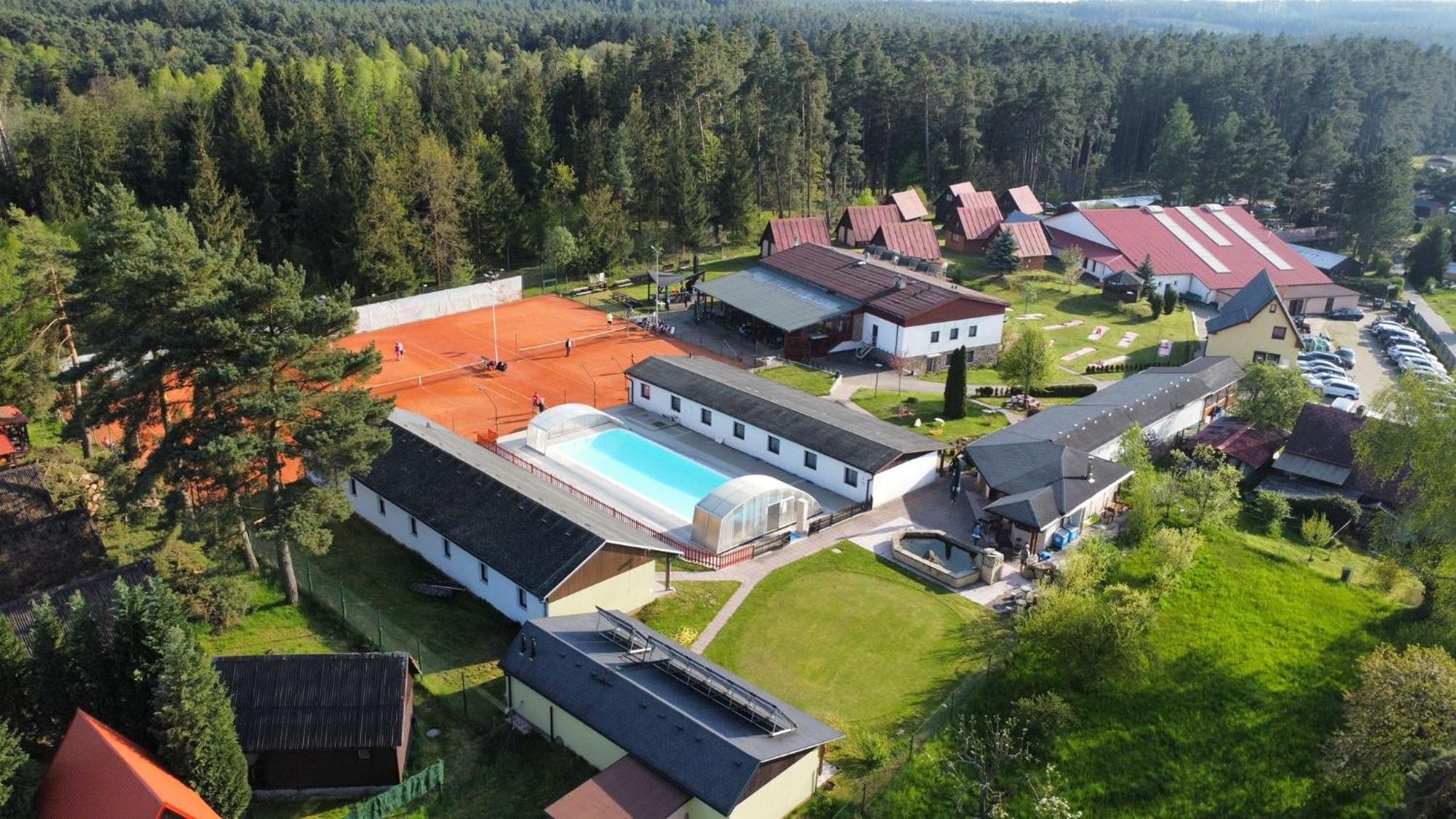 Raj Sportovni A Rekreacni Resort Branzez Knezmost Exterior photo